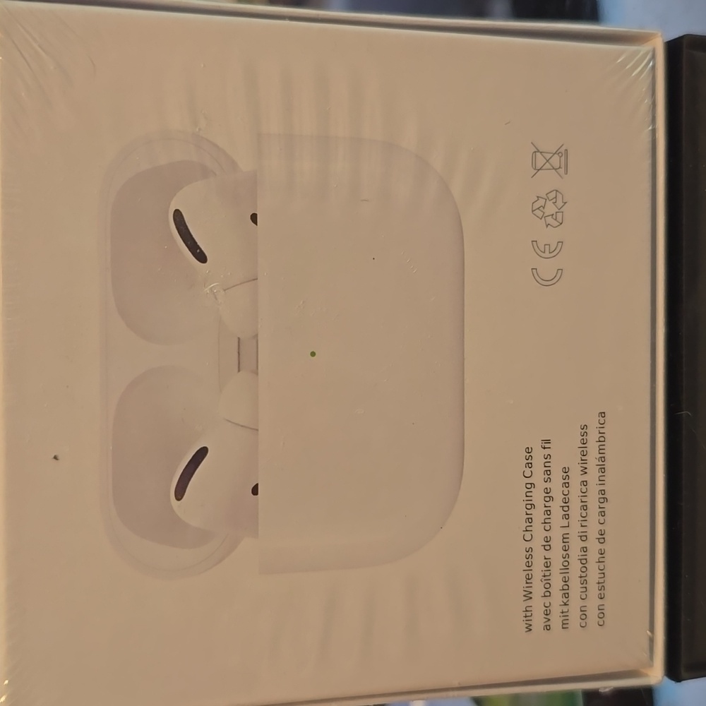 Wireless Earbuda - Picture 2 of 3